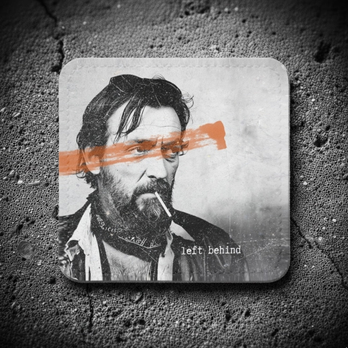 Quadratischer REPATCHED Drifter Patch, 60x60mm, hochwertiges mattes Kunstleder in Black & White Optik mit markantem Augenbalken und Hakenklett-Rückseite.