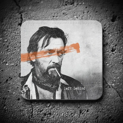 Quadratischer REPATCHED Drifter Patch, 60x60mm, hochwertiges mattes Kunstleder in Black & White Optik mit markantem Augenbalken und Hakenklett-Rückseite.