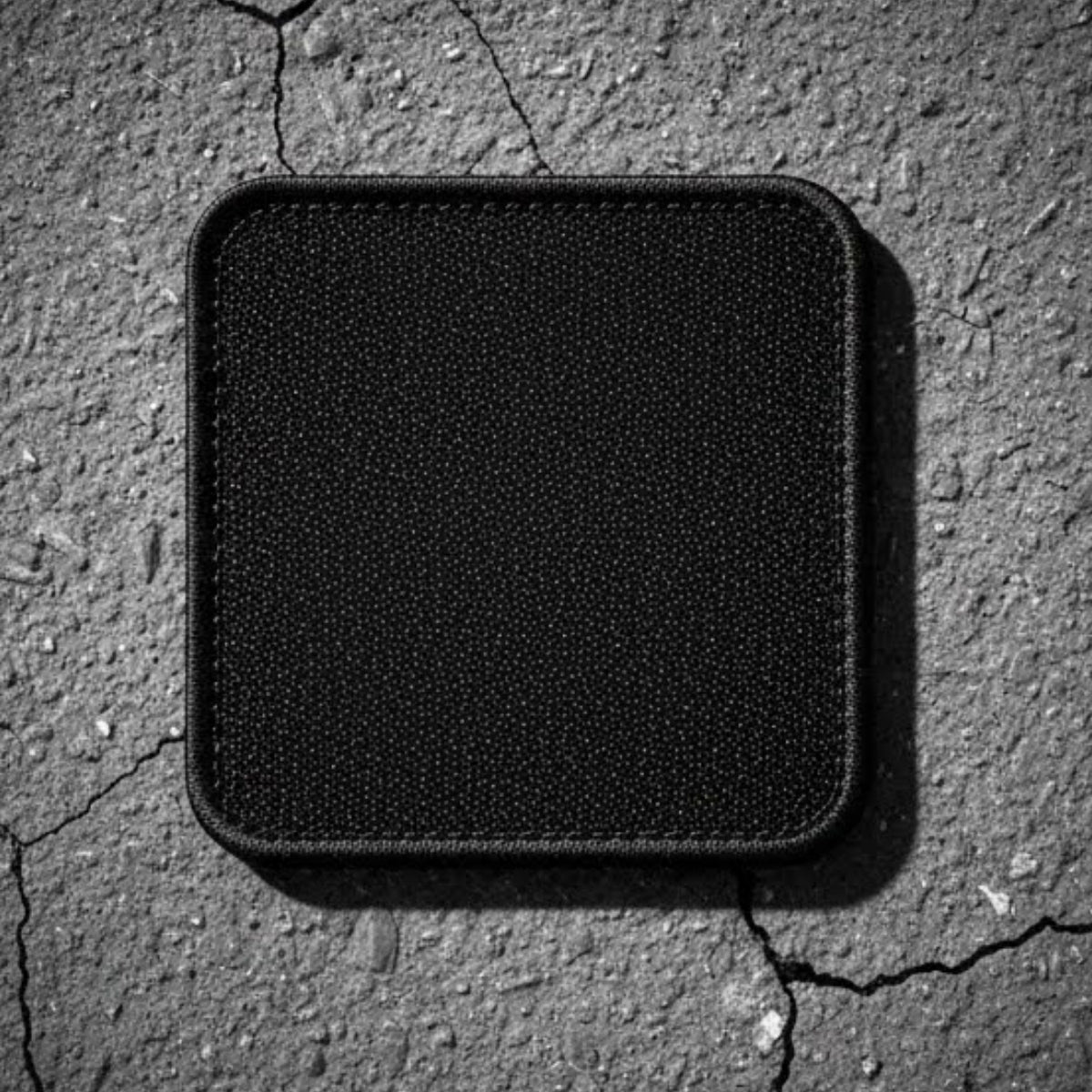 REPATCHED Patch Rückseite mit Hakenklett in quadratischer Form.